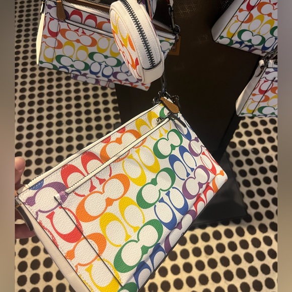 New Coach Poppy Crossbody In Rainbow Signature Canvas Limited Edition 🌈 - Picture 8 of 8